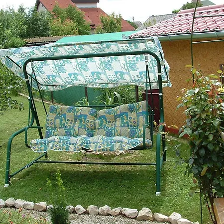 Zsuzsi Vendeghaz Guest house *